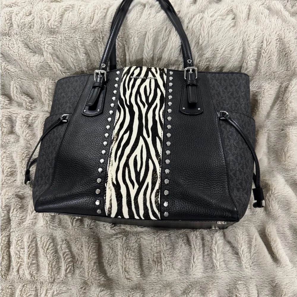 Michael Kors Voyager Tote Bag Zebra Stripe Calf Hair - Picture 2 of 12